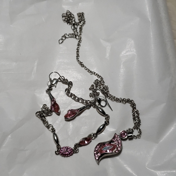 Earing, Necklace, Bracelet Set - Picture 2 of 6